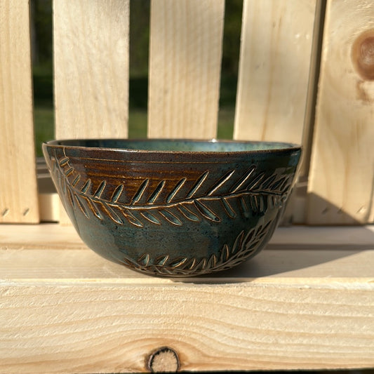 Green carved bowl 5.5